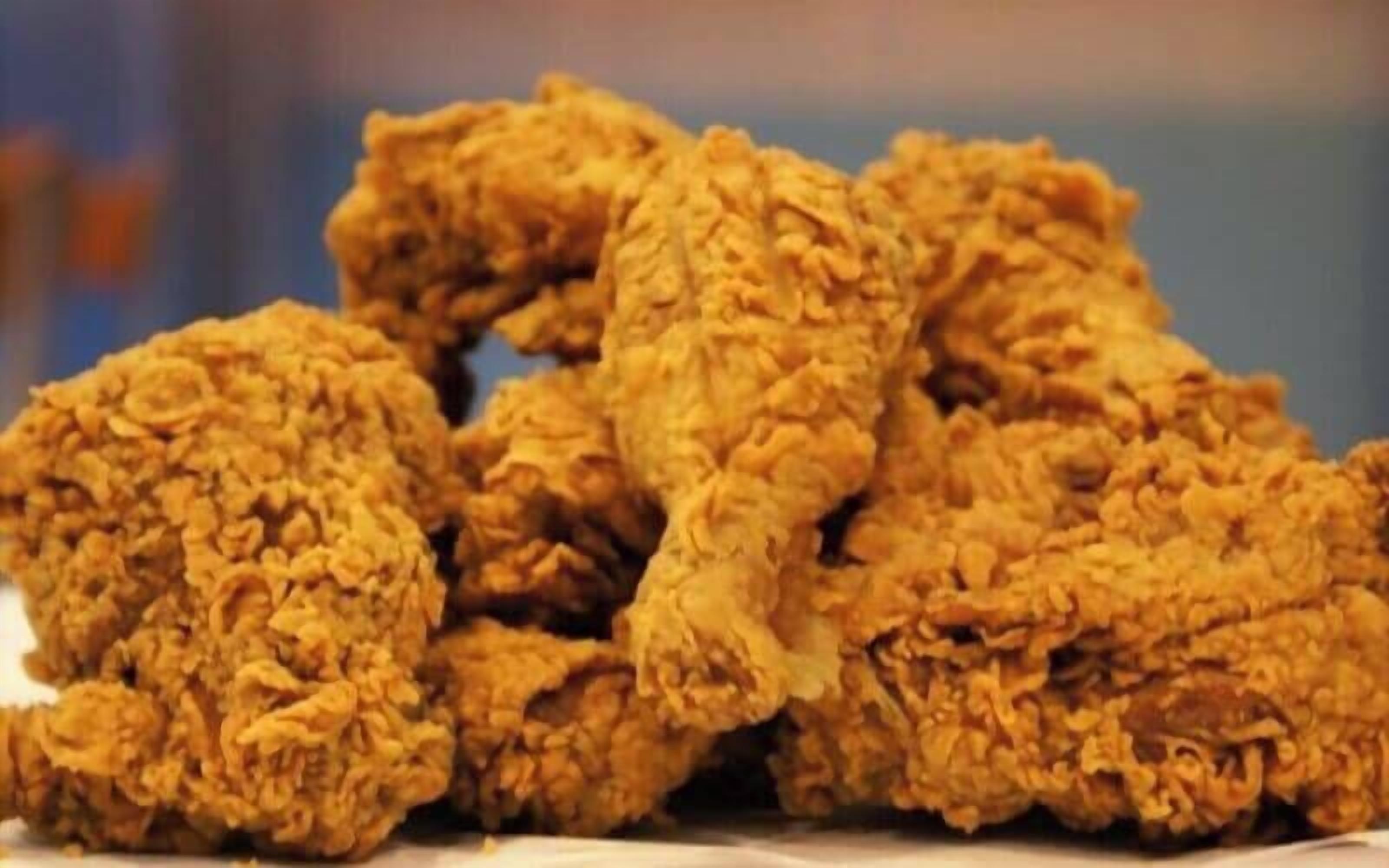 A pile of fried chicken pieces.