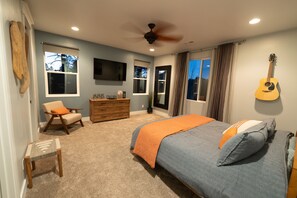 4 bedrooms, desk, iron/ironing board, travel crib