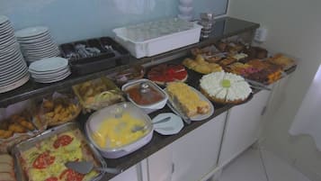 含每日吃到飽早餐