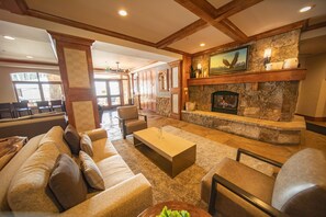 Interior - Exquisite SKi-in/Ski-out Unit, Mtn Views (Keystone)