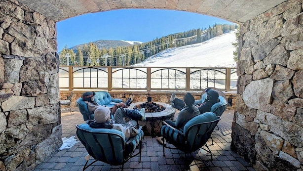 Outdoor spa tub - Exquisite 3 Bdrm Unit, Mtn Views, Summer Festivals (Keystone)
