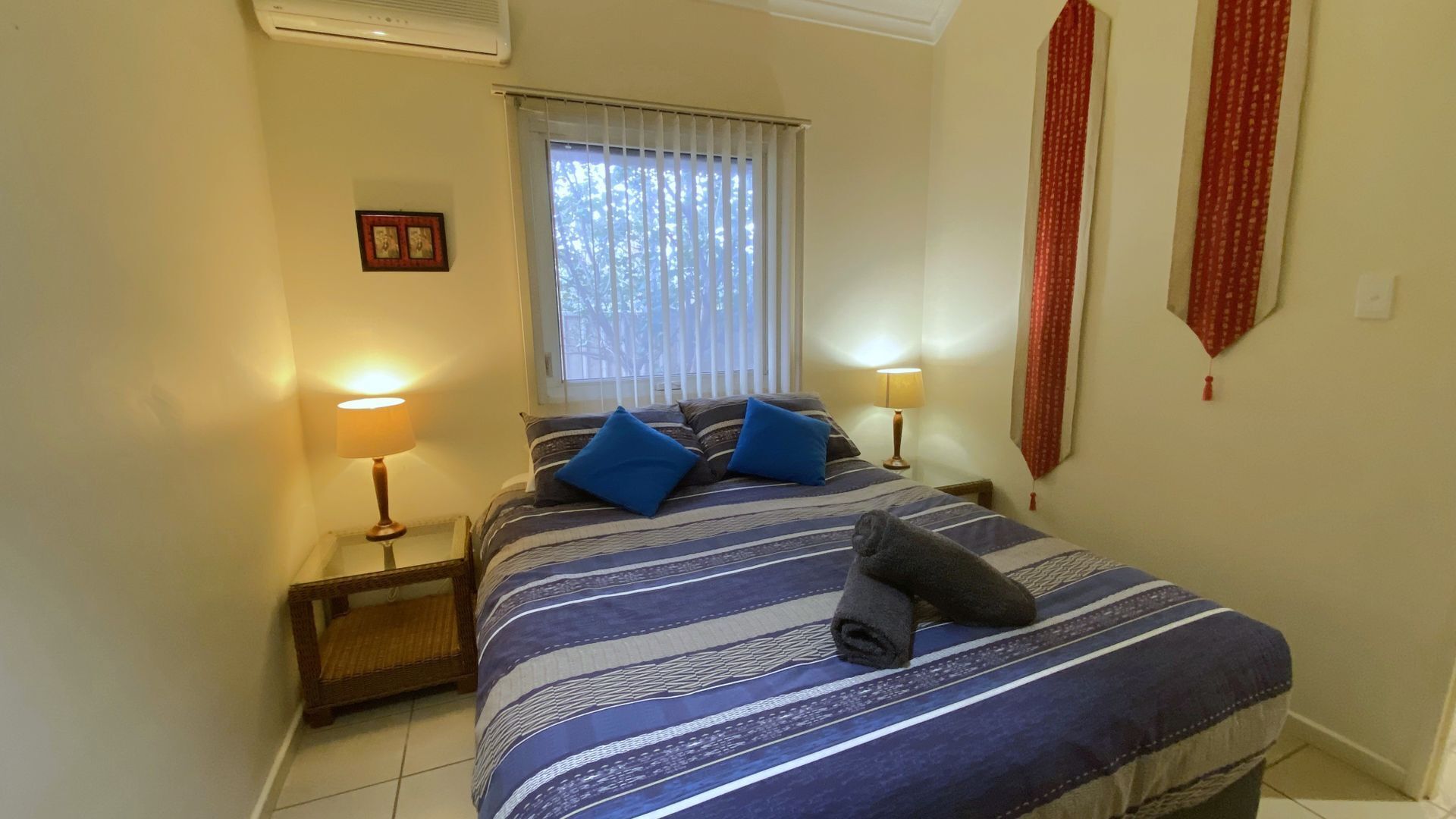 2 bedrooms, desk, WiFi, bed sheets