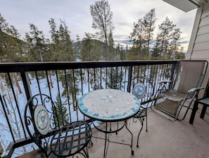 Outdoor dining - Last Minute Holiday Rates! Mountain views from Balcony (Keystone)