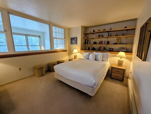 3 Schlafzimmer, Schreibtisch, Bügeleisen/Bügelbrett, WLAN