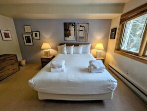 3 bedrooms, desk, iron/ironing board, WiFi - Last Minute Holiday Rates! Mountain views from Balcony (Keystone)