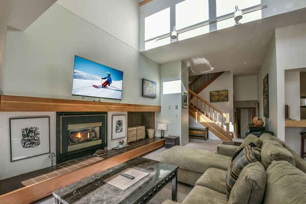 TV, fireplace - Last Minute Holiday Rates! Mountain views from Balcony (Keystone)