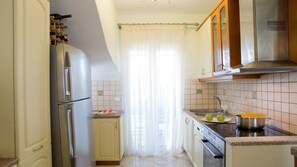 Frigorífic, microones, forn i placa de cuina 