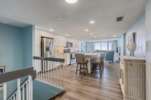 Interior - XPLORIE ACTIVITIES & LINENS INCLUDED*!  AMAZING OCEAN & BAY VIEWS!! CENTURY I - Upgraded 2BR/2BA townhouse on the oceanfront. Indoor Pool. (Ocean City)