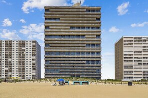 Exterior - XPLORIE ACTIVITIES & LINENS INCLUDED*!  AMAZING OCEAN & BAY VIEWS!! CENTURY I - Upgraded 2BR/2BA townhouse on the oceanfront. Indoor Pool. (Ocean City)