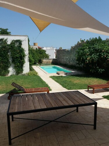 Relaxing space with hidden private garden and pool in the core of Salento