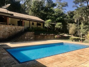 Outdoor pool - Come and relax in the second best climate in the world. (Atibaia)