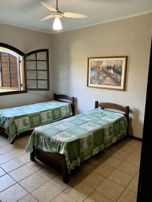 4 bedrooms, iron/ironing board, WiFi, wheelchair access - Come and relax in the second best climate in the world. (Atibaia)