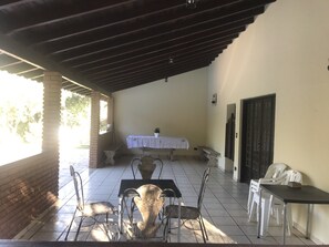Outdoor dining - Come and relax in the second best climate in the world. (Atibaia)