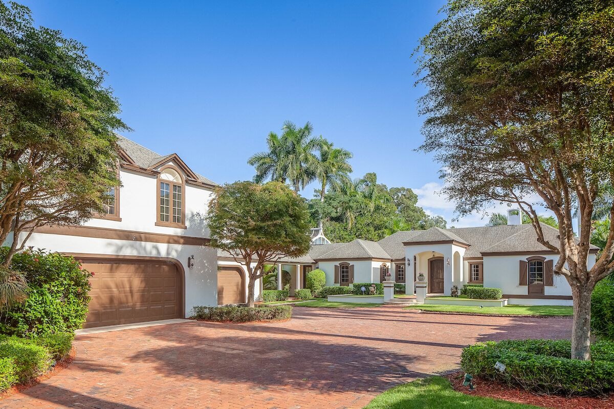 Photo 2 of Port Royal Newly Renovated Contemporary Home On 3/4 Acres Walking Distance Beach