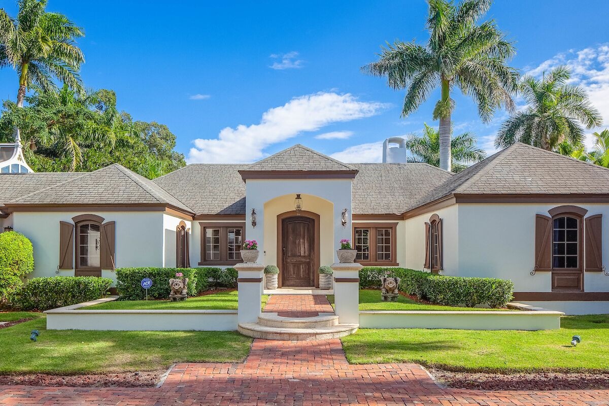 Photo 9 of Port Royal Newly Renovated Contemporary Home On 3/4 Acres Walking Distance Beach