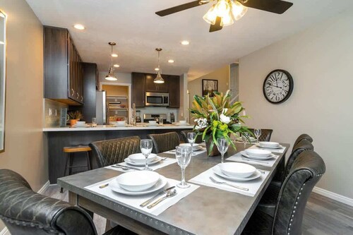 At Base of Cottonwoods! * Private Hot Tub * Xbox *