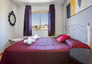 2 chambres, fer et planche Ă repasser, Wi-Fi gratuit, draps fournis