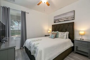 6 bedrooms, desk, iron/ironing board, travel cot