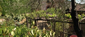 Apartment for 2 with beautiful view near San Gimignano and Volterra.