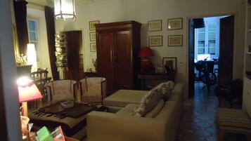 Télévision, lecteur de DVD, livres, médiathÚque