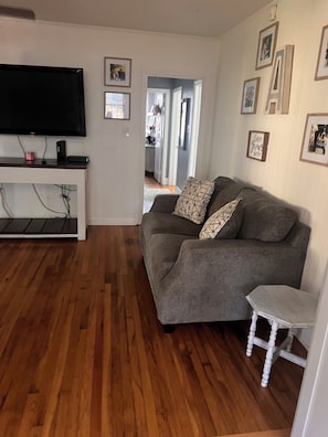 Een televisie en een dvd-speler