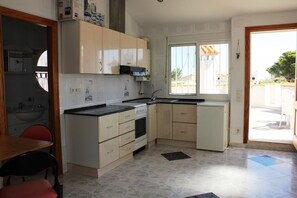 Refrigerador, microondas, horno y lavavajillas 