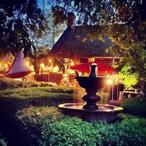 تناول الطعام بالخارج