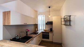 Fridge, microwave, oven, dishwasher