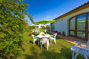 Outdoor dining - Relax in the countryside a few kilometers from the sea (Piombino)