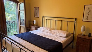 3 camere, una cassaforte in camera, ferro/asse da stiro, lenzuola