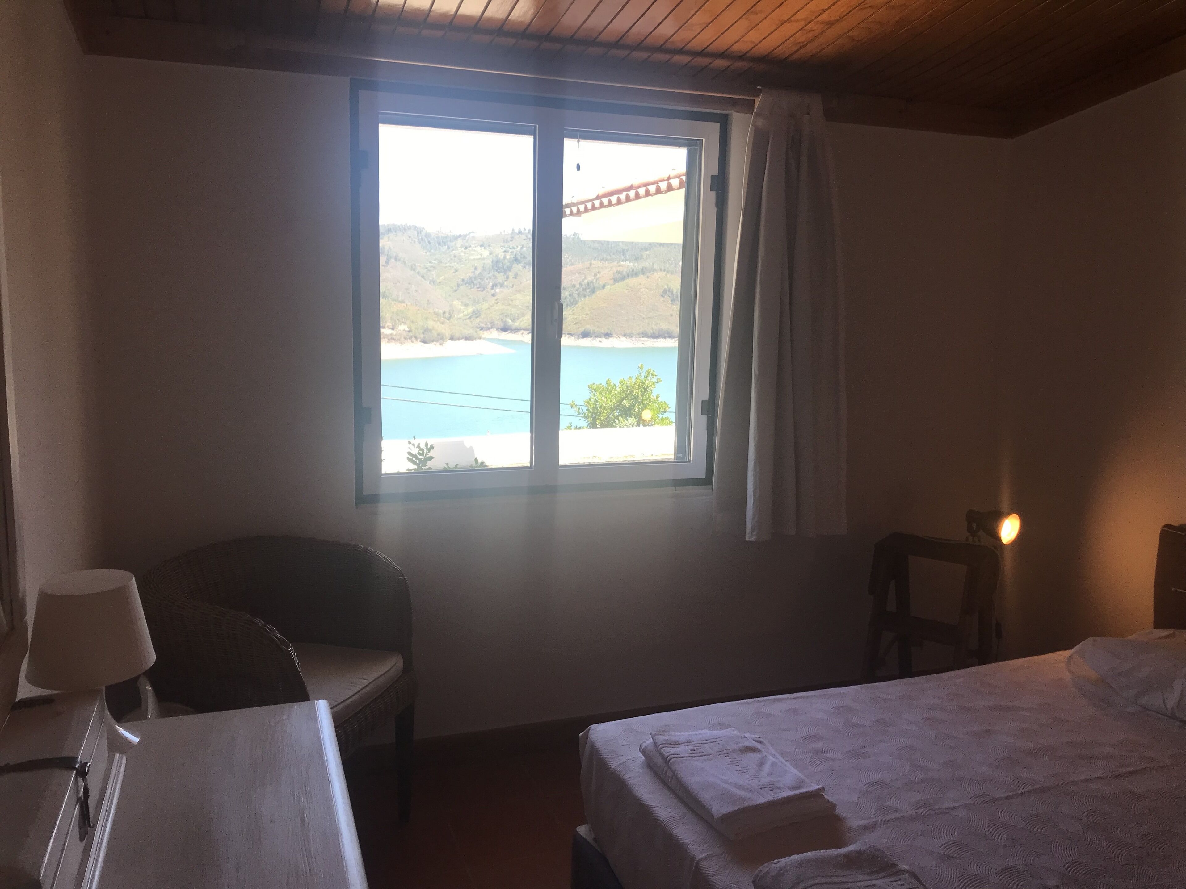 3 quartos, ferros/tábuas de passar roupa, Wi-Fi, roupa de cama