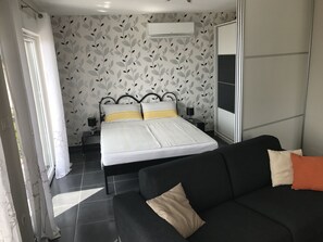 2 bedrooms, Internet, bed sheets