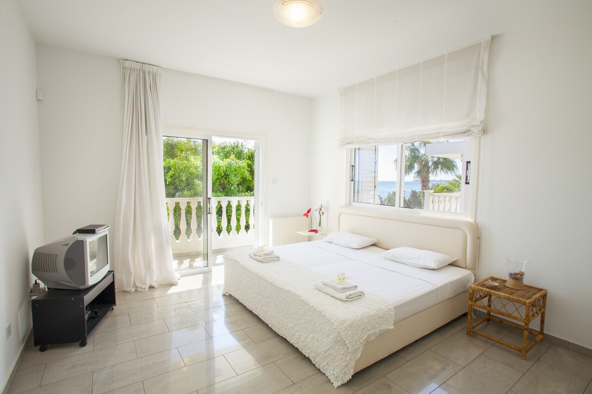 5 bedrooms, in-room safe, iron/ironing board, free WiFi
