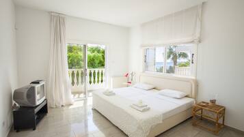 5 bedrooms, in-room safe, iron/ironing board, free WiFi