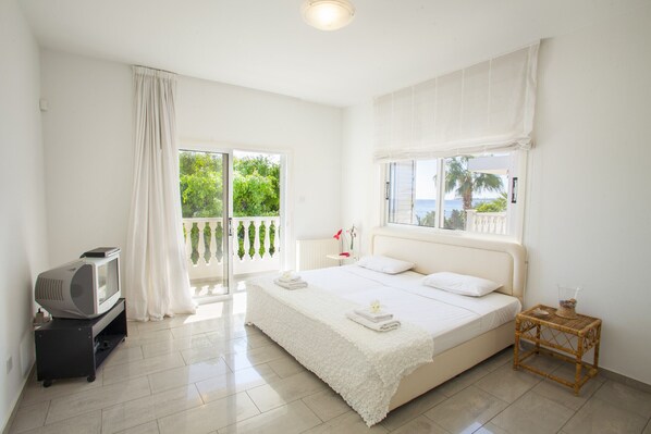 5 bedrooms, in-room safe, iron/ironing board, free WiFi