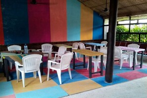 Outdoor dining - The Home Maldives (Your paradise begins) (Dhiffushi)