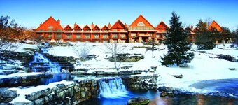 No Steps Eagles Nest Condo with Pool and Hot Tub and Lake Views next to Silver D