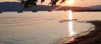  Best value on Newfound Lake NH  2 day min