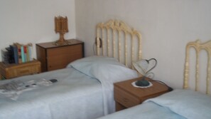 2 bedrooms, iron/ironing board, WiFi, bed sheets - HOLIDAY RENTALS IN TORTORETO (TE) (Tortoreto)
