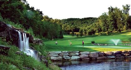 Walk-in Eagles Nest Condo with Wooded Views Pool and Hot Tub next to SDC