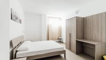2 bedrooms, travel crib, free WiFi, bed sheets