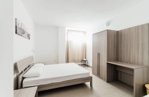 2 camere, culla da viaggio, Wi-Fi gratuito, lenzuola