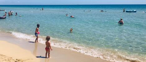 بالقرب من الشاطئ