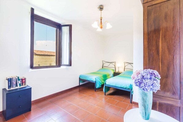 2 bedrooms, WiFi, bed sheets