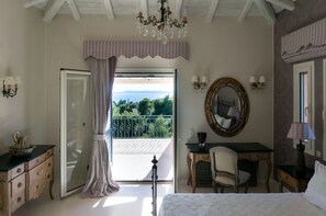 6 bedrooms, desk, iron/ironing board, WiFi