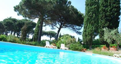 Huoneisto maalaistalossa uima-altaita varten.