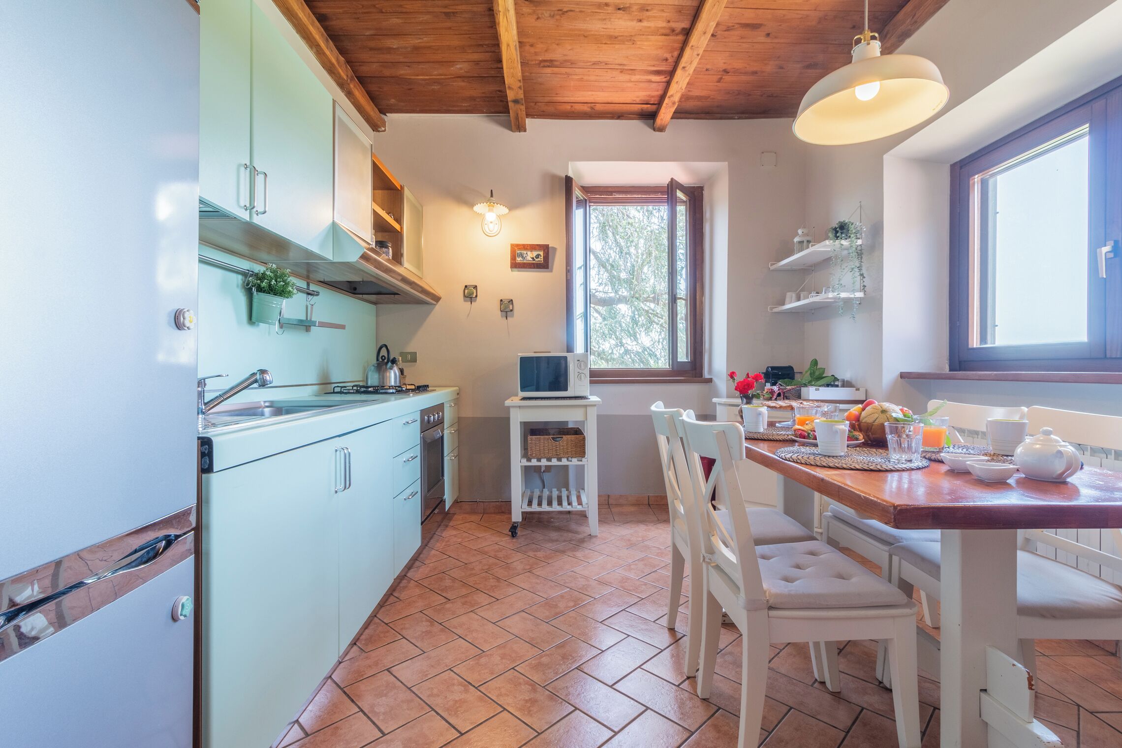 Kühlschrank, Mikrowelle, Ofen, Herdplatte