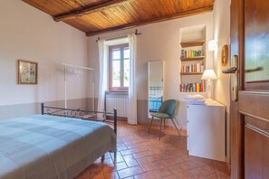 1 bedroom, iron/ironing board, WiFi, bed sheets - Apartment in a farmhouse for families with swimming pool. (Capranica Viterbo)
