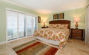 2 bedrooms, iron/ironing board, free WiFi, bed sheets - Condo with Gulf View just steps to our private Siesta Key Beach! (Sarasota)