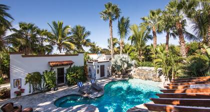 CASA CASCADA Sehr privat 4 Gästehäuser mit Pool Minuten zum Strand Weihnachten Verfügb